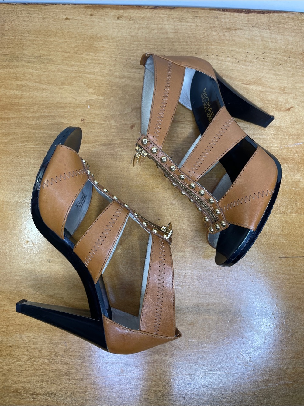Michael Kors Tan Leather Studded T-Strap High Heel Sandals. Size 7 - Picture 8 of 11
